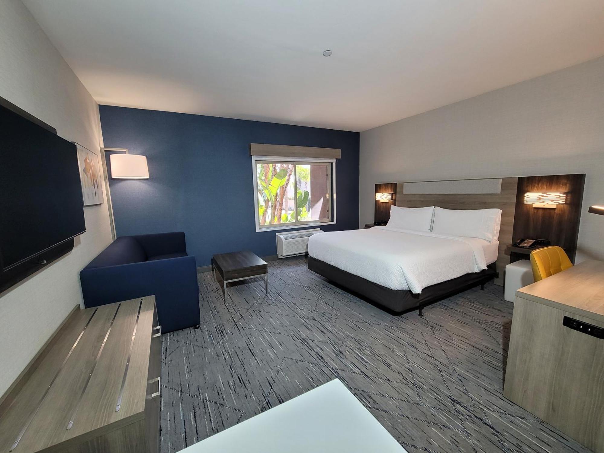 Holiday Inn Express San Diego South - Chula Vista By Ihg Exterior photo