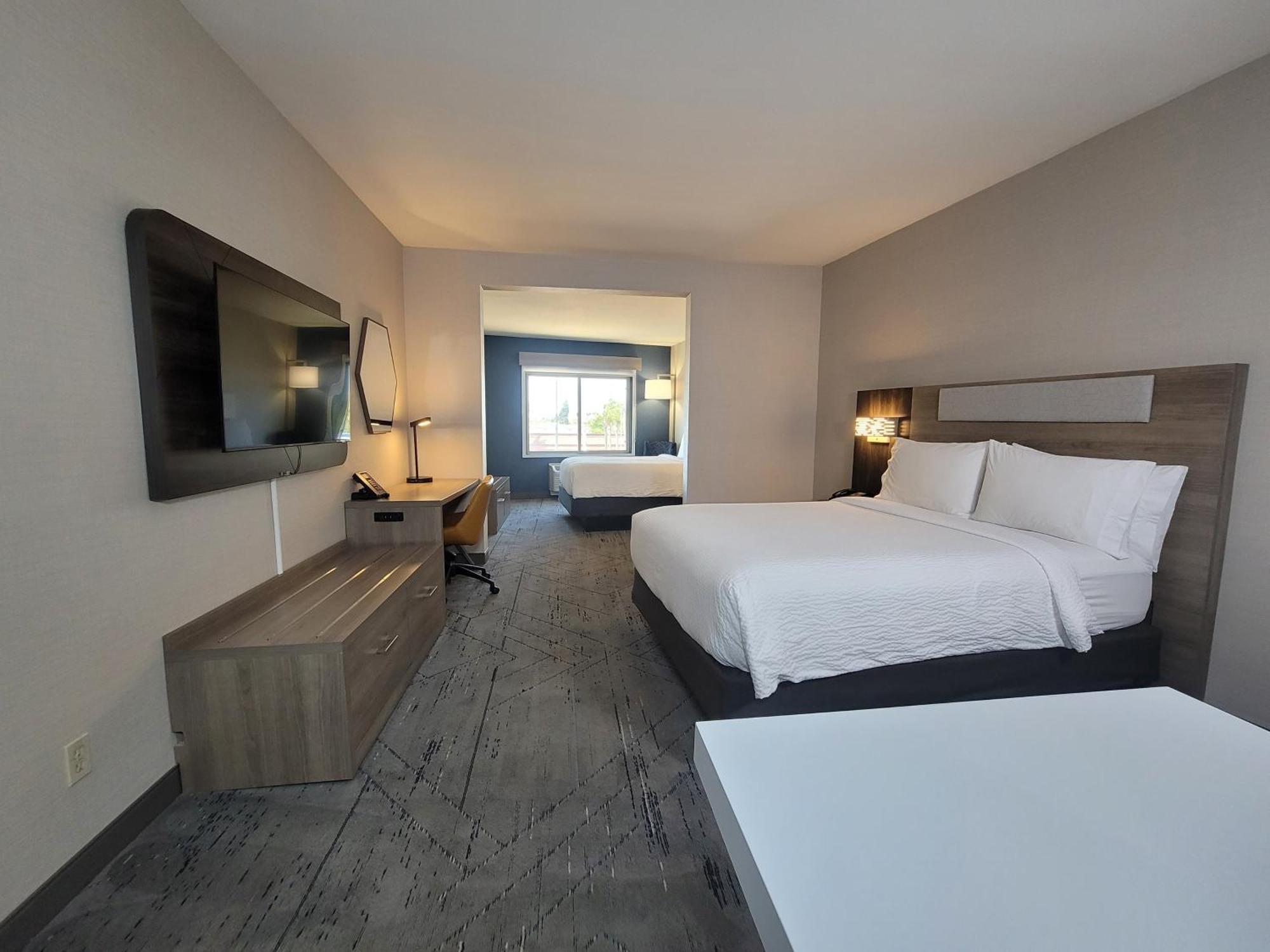 Holiday Inn Express San Diego South - Chula Vista By Ihg Exterior photo