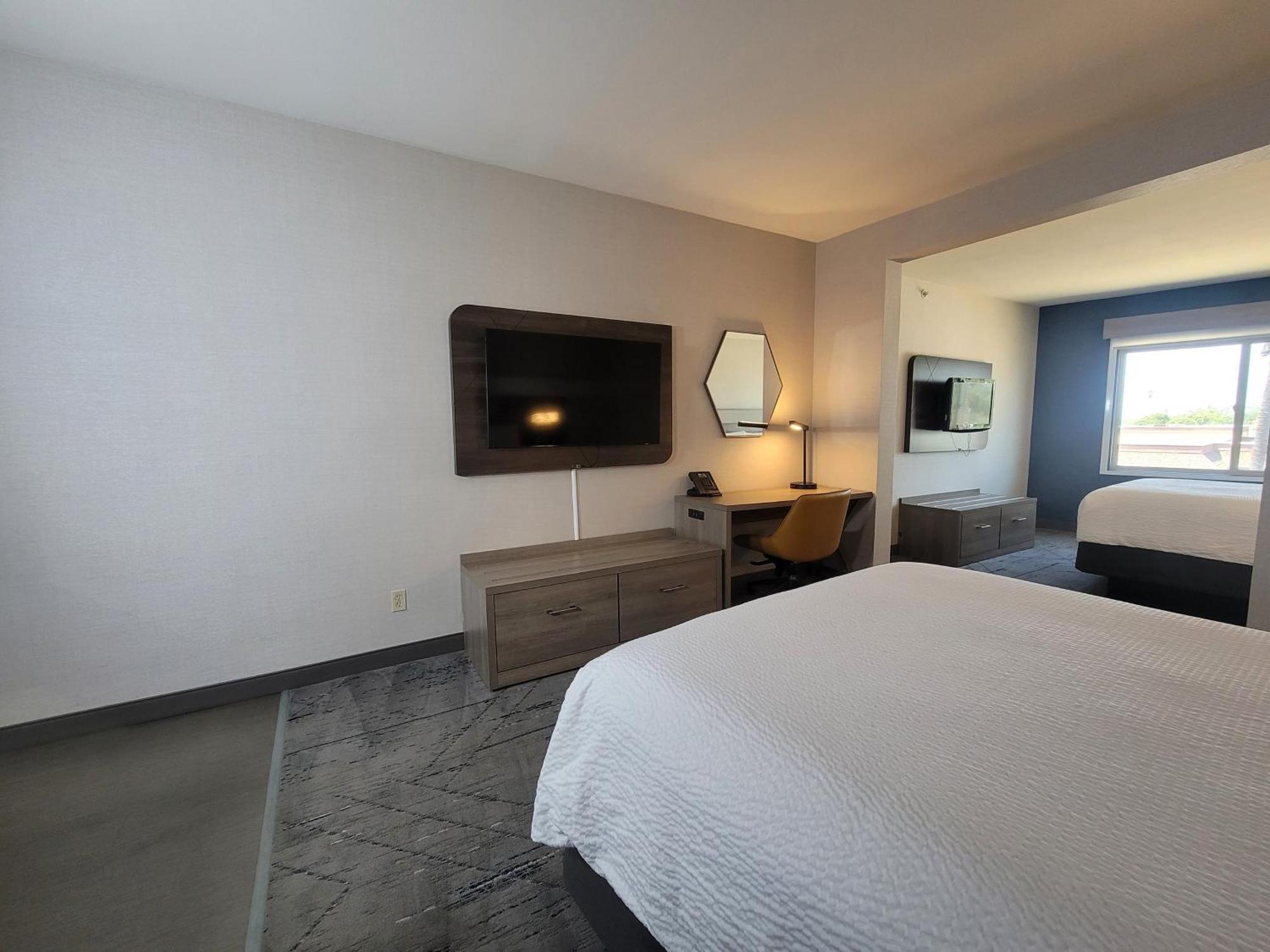 Holiday Inn Express San Diego South - Chula Vista By Ihg Exterior photo
