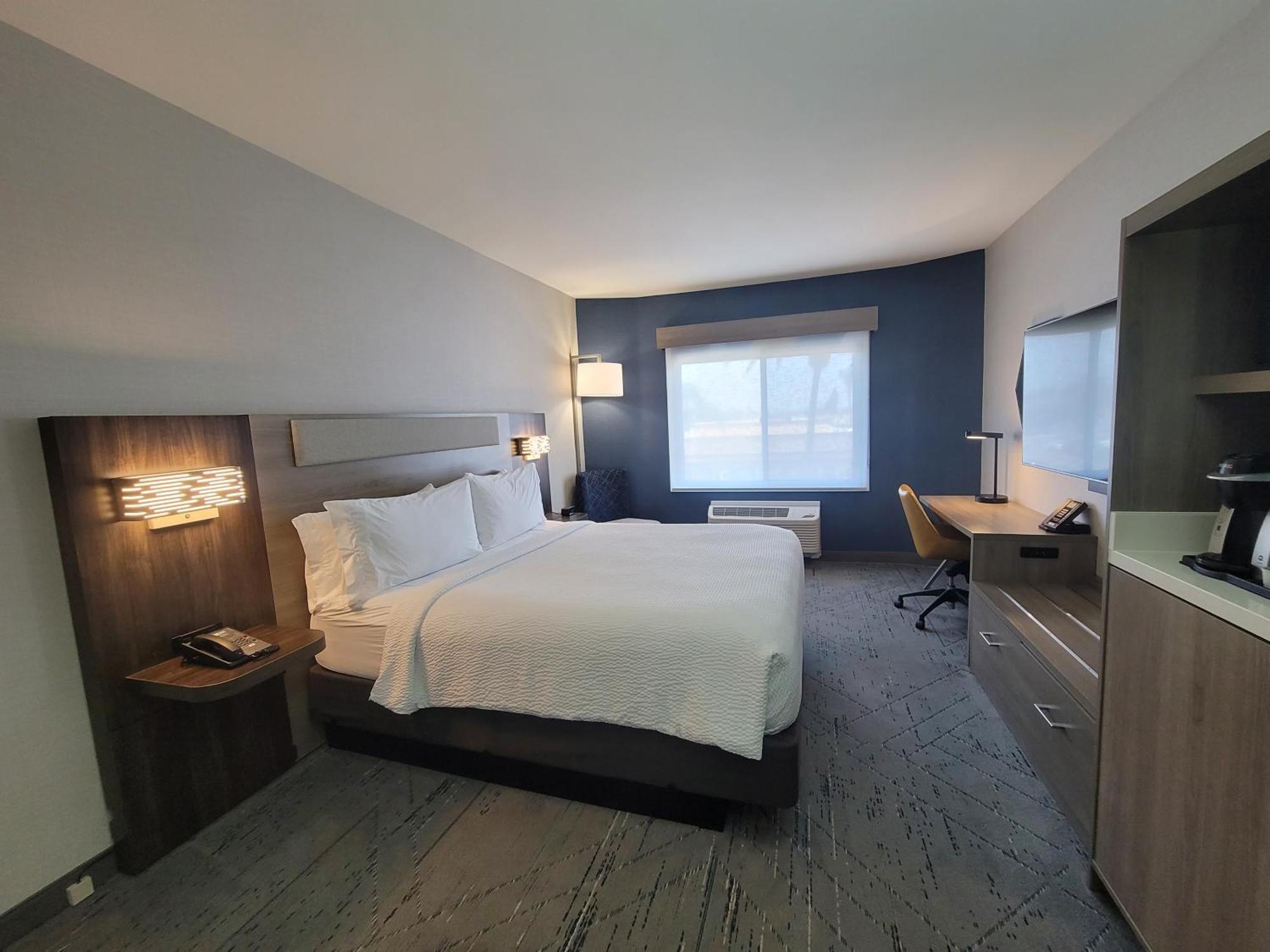 Holiday Inn Express San Diego South - Chula Vista By Ihg Exterior photo